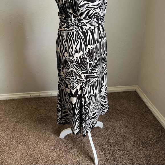 Taylor Sleeveless V Neck Twisted Waist Dress Plus Size 22W Black White - Picture 8 of 15